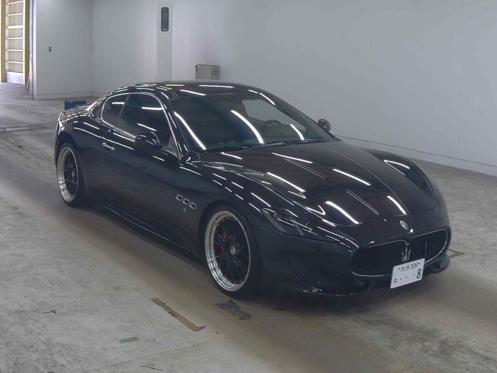 Maserati Granturismo 2012 z aukcji japońskiej