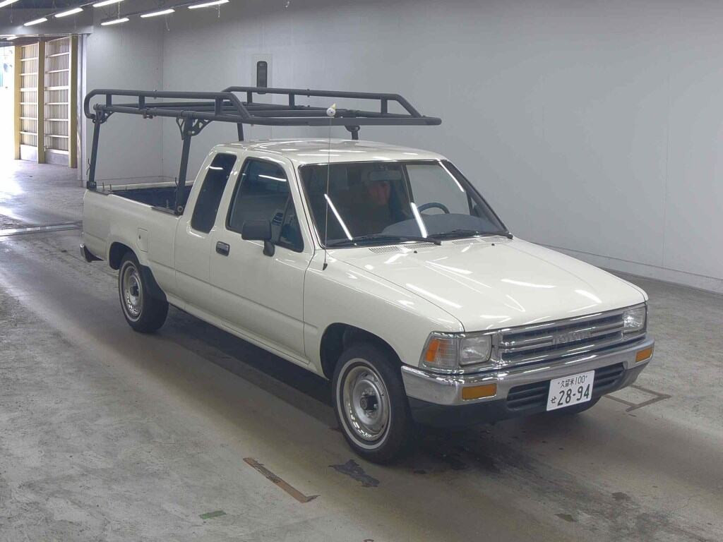 America Toyota Hilux 1998 z aukcji japońskiej
