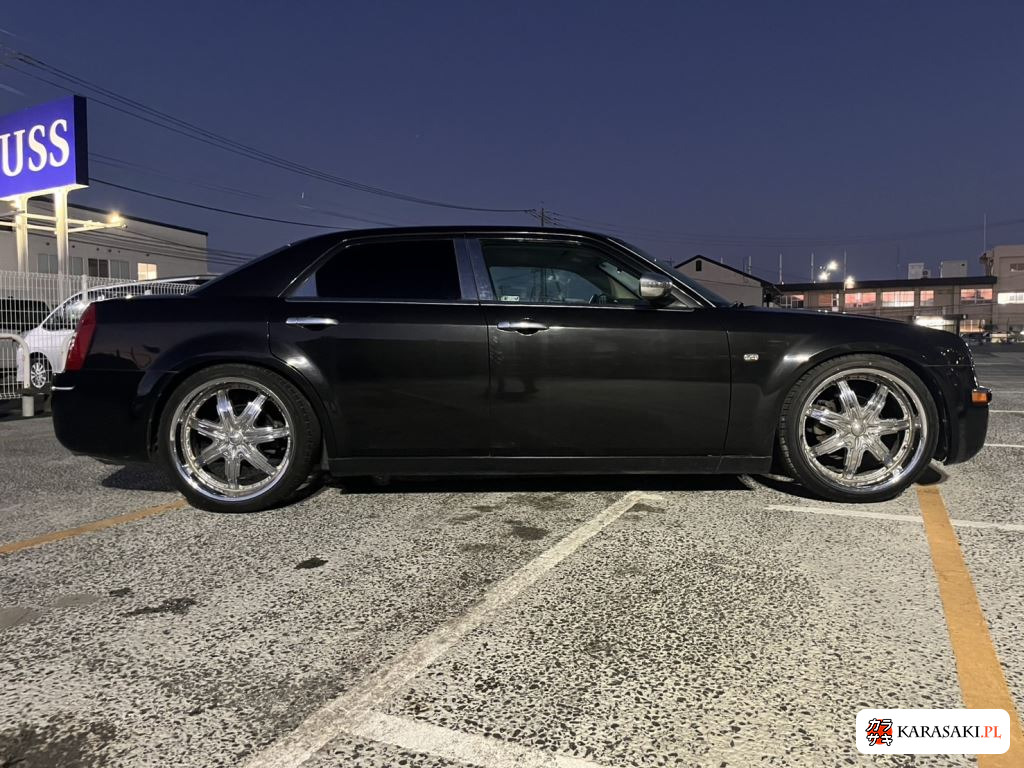 2010 Chrysler 300C 10
