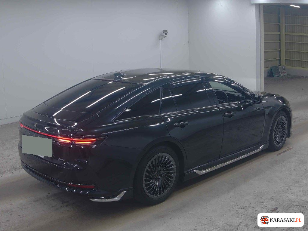 Toyota Crown 2024 z aukcji japońskiej
