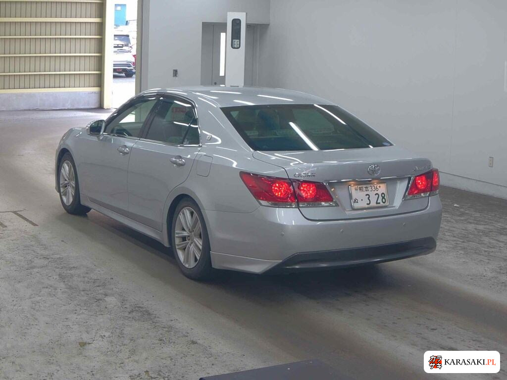 Toyota Crown 2015 z aukcji japońskiej
