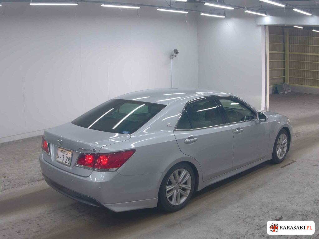 Toyota Crown 2015 z aukcji japońskiej