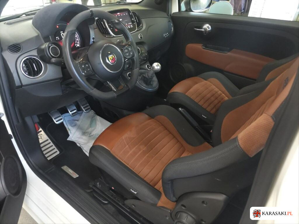Abarth 595 2021 z aukcji japońskiej