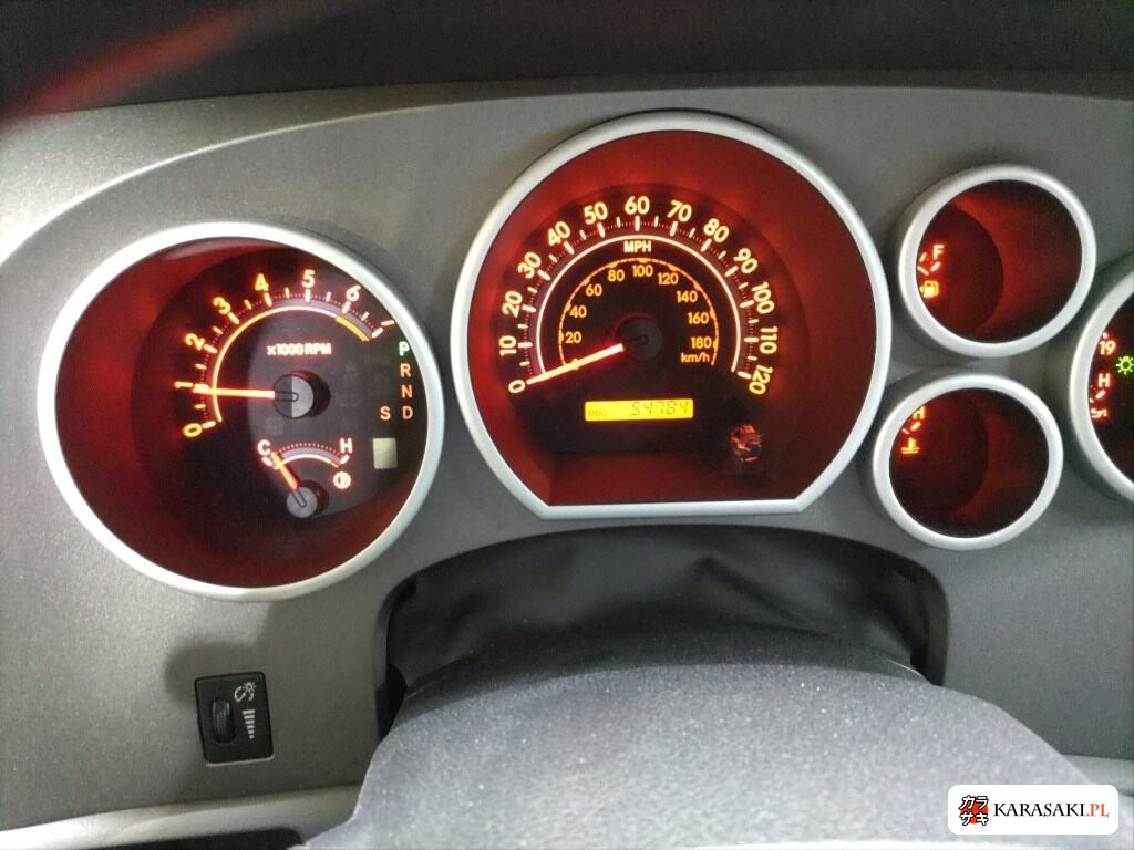 America Toyota Tundra 2009 z aukcji japońskiej