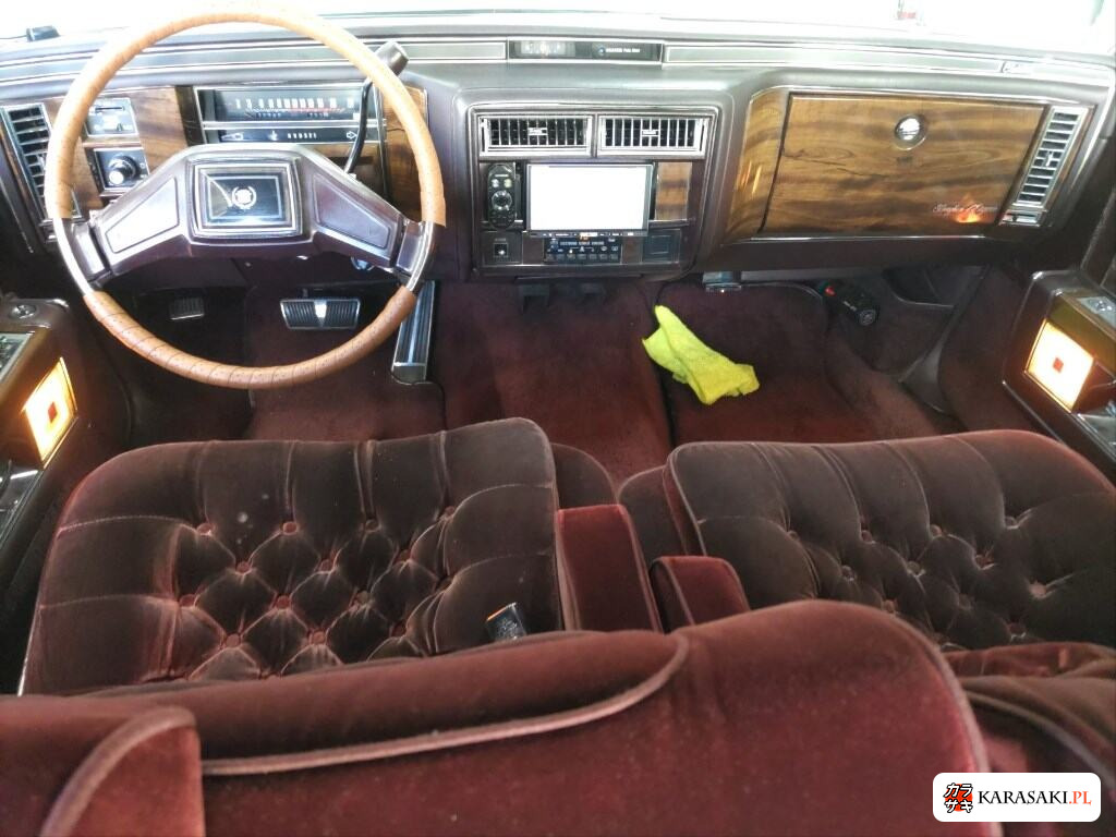 Cadillac Fleetwood 1989 z aukcji japońskiej