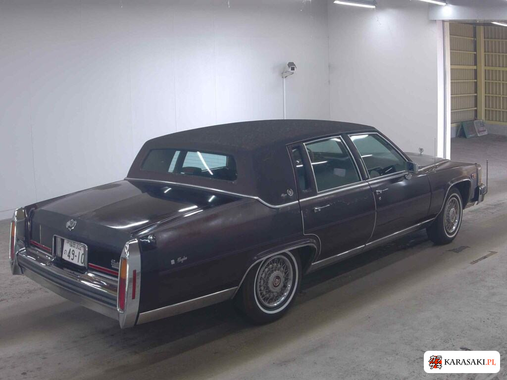 Cadillac Fleetwood 1989 z aukcji japońskiej