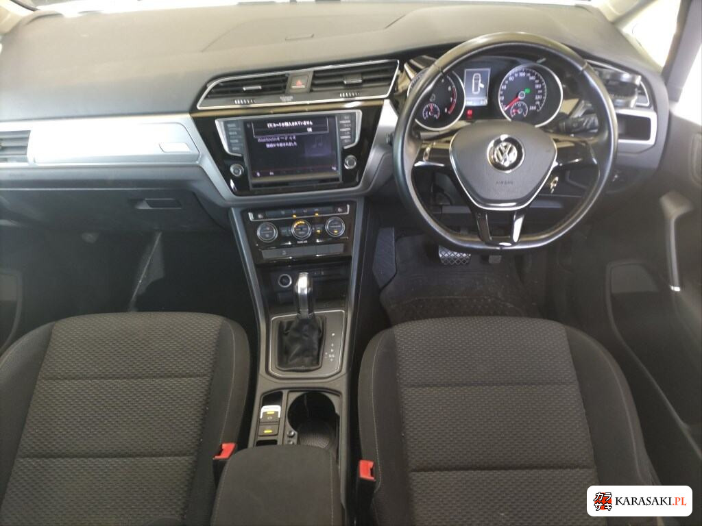 Volkswagen Golf Touran 2016 z aukcji japońskiej