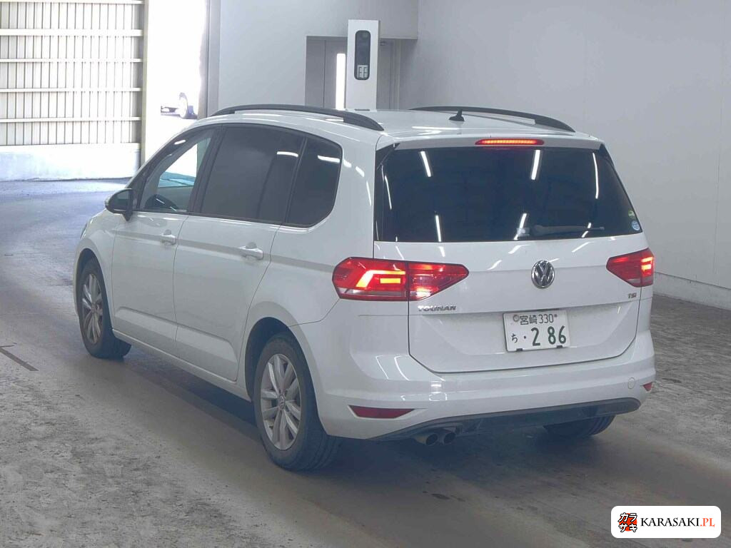Volkswagen Golf Touran 2016 z aukcji japońskiej