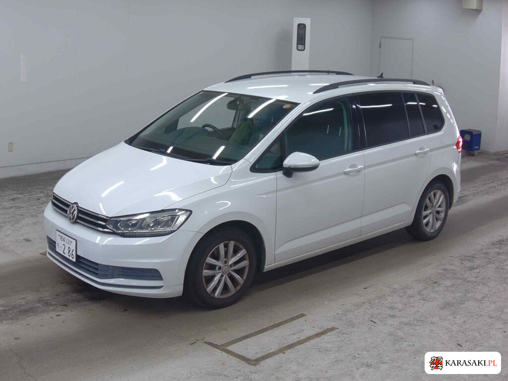 Volkswagen Golf Touran 2016 z aukcji japońskiej
