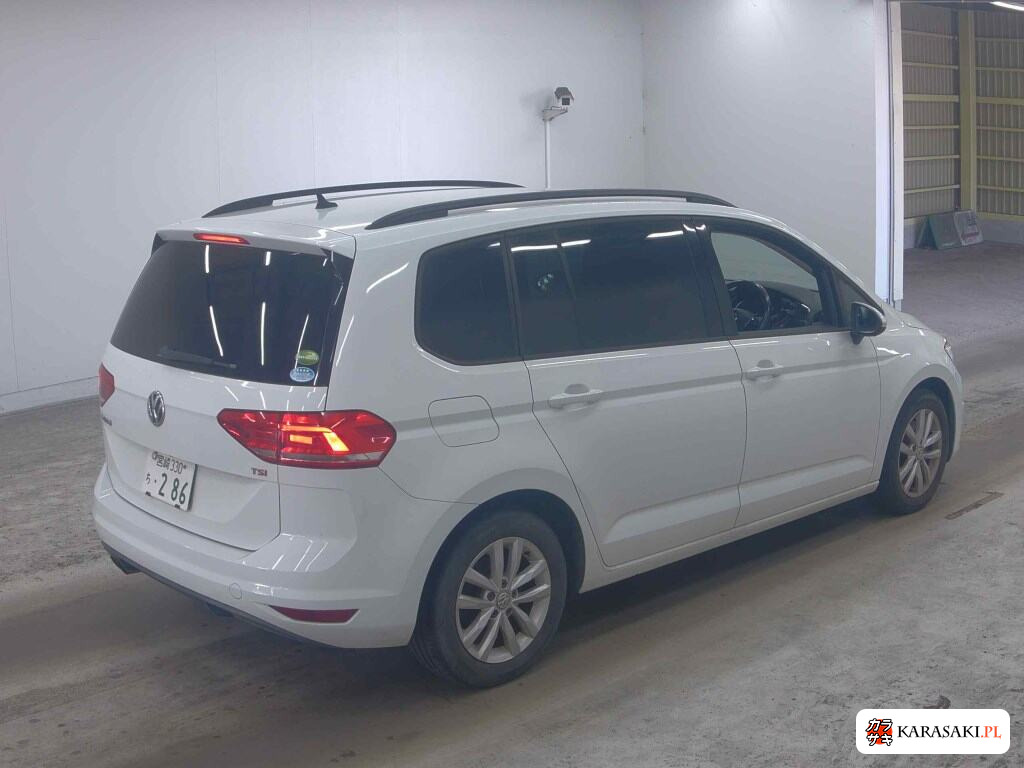 Volkswagen Golf Touran 2016 z aukcji japońskiej