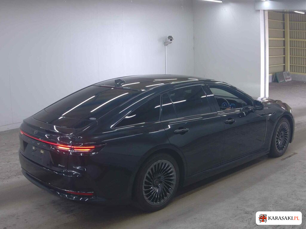Toyota Crown 2024 z aukcji japońskiej