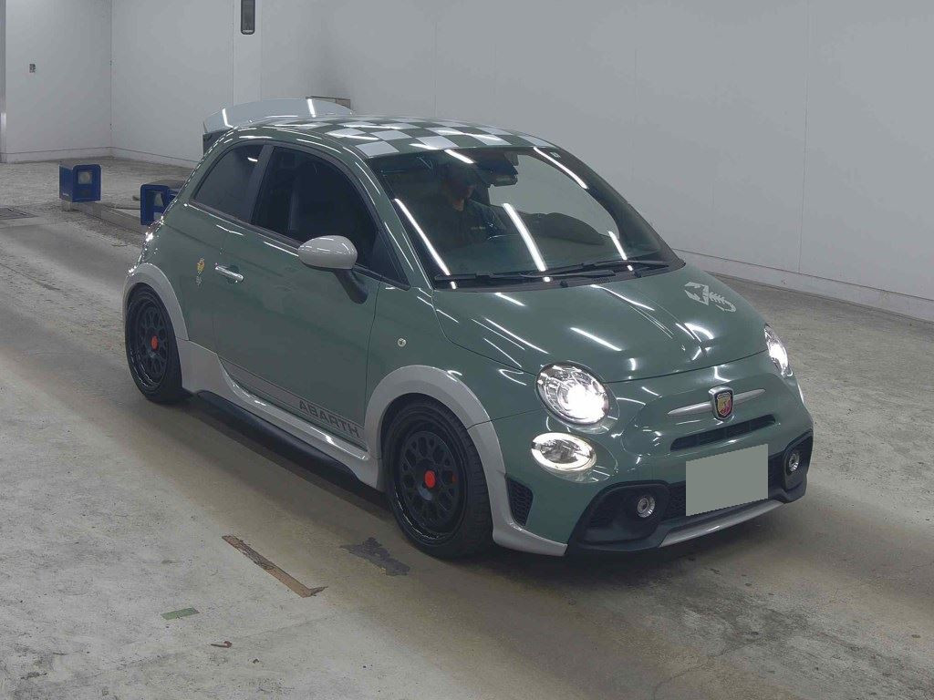 Abarth 695 Settanta 2020 z aukcji japońskiej