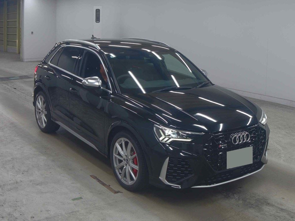 Audi RS Q3 2021 z aukcji japońskiej