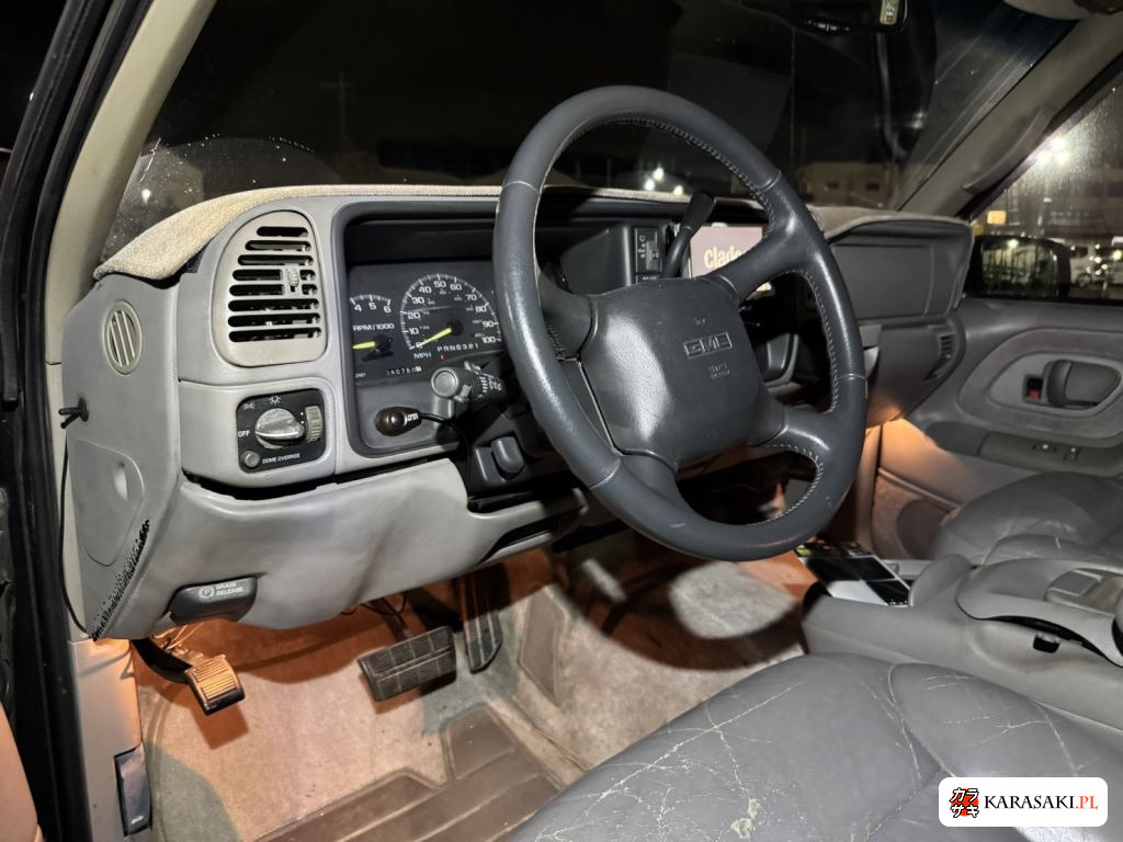 2002 GMC Yukon 5D 4WD SLT 13