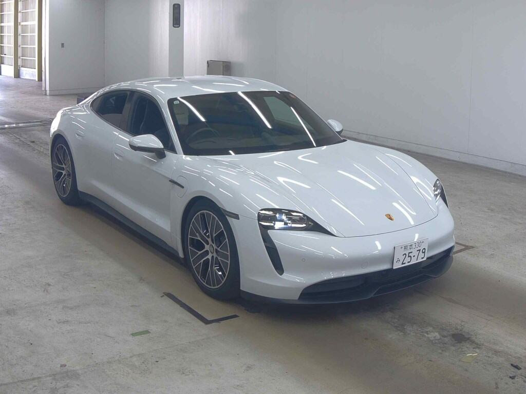 Porsche Taycan 2023 z aukcji japońskiej