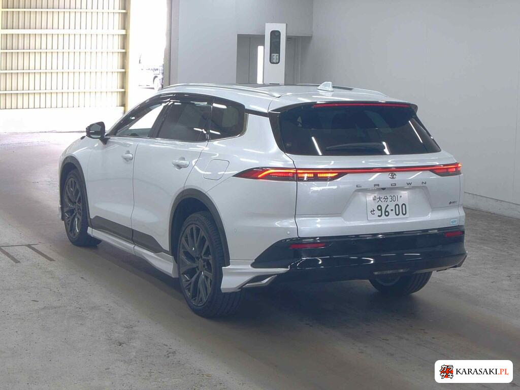Toyota Crown Estate 2025 z aukcji japońskiej