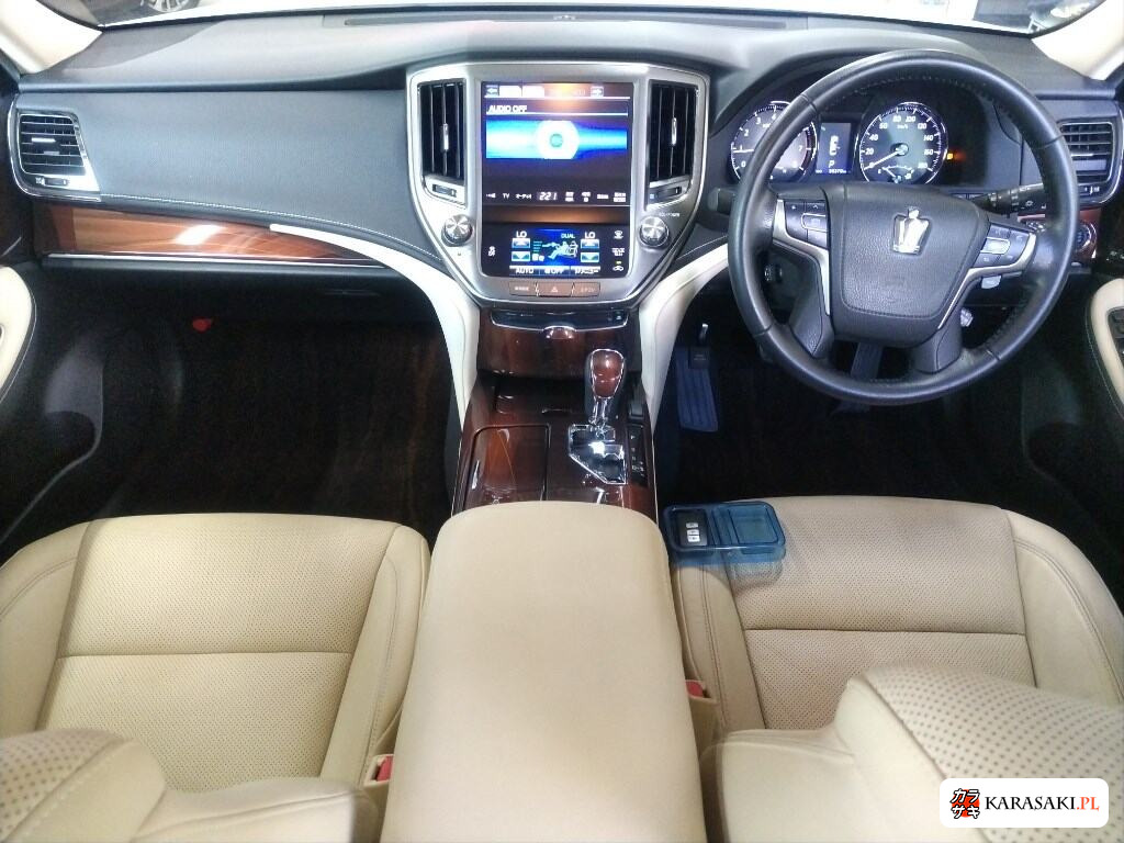 Toyota Crown 2013 z aukcji japońskiej
