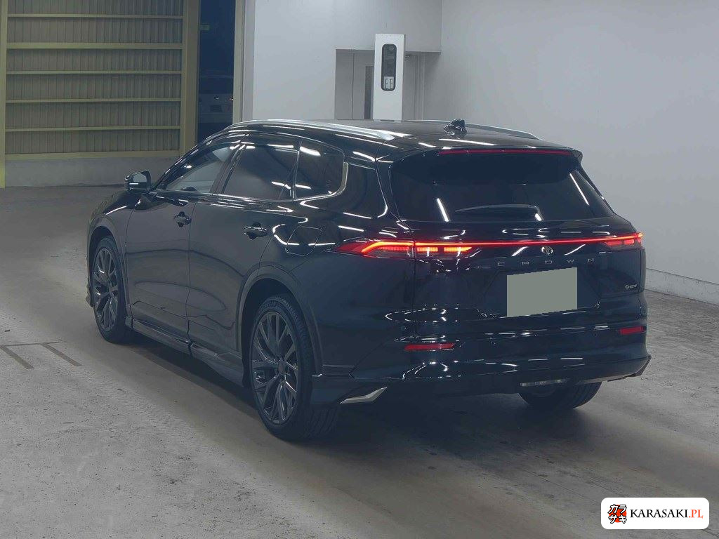 Toyota Crown Estate 2025 z aukcji japońskiej