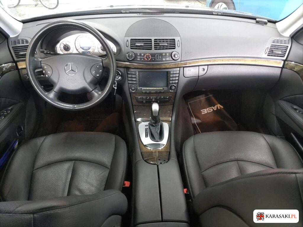 Mercedes-Benz E-Class Stationwagon 2005 z aukcji japońskiej