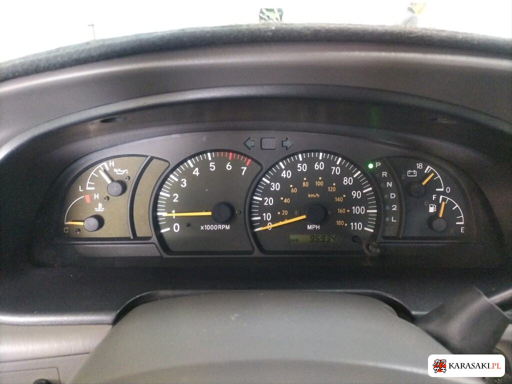 America Toyota Tundra 2004 z aukcji japońskiej