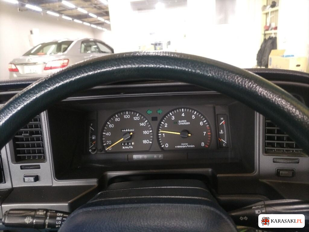 Toyota Crown 1988 z aukcji japońskiej