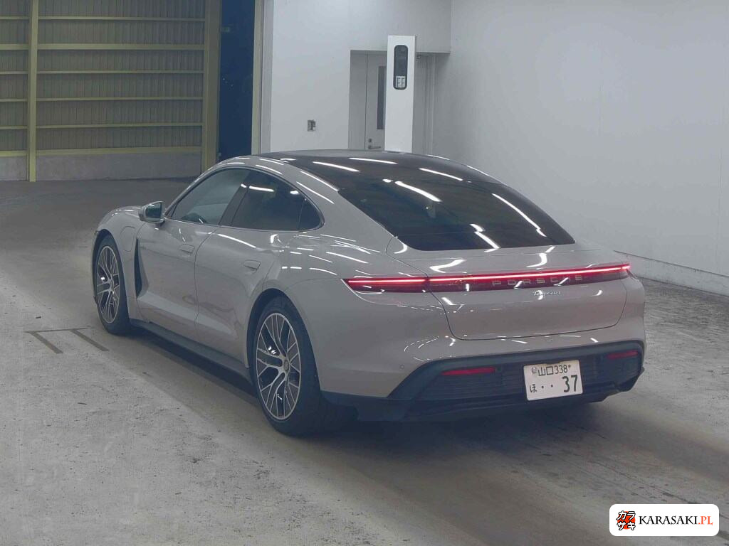 Porsche Taycan 2023 z aukcji japońskiej