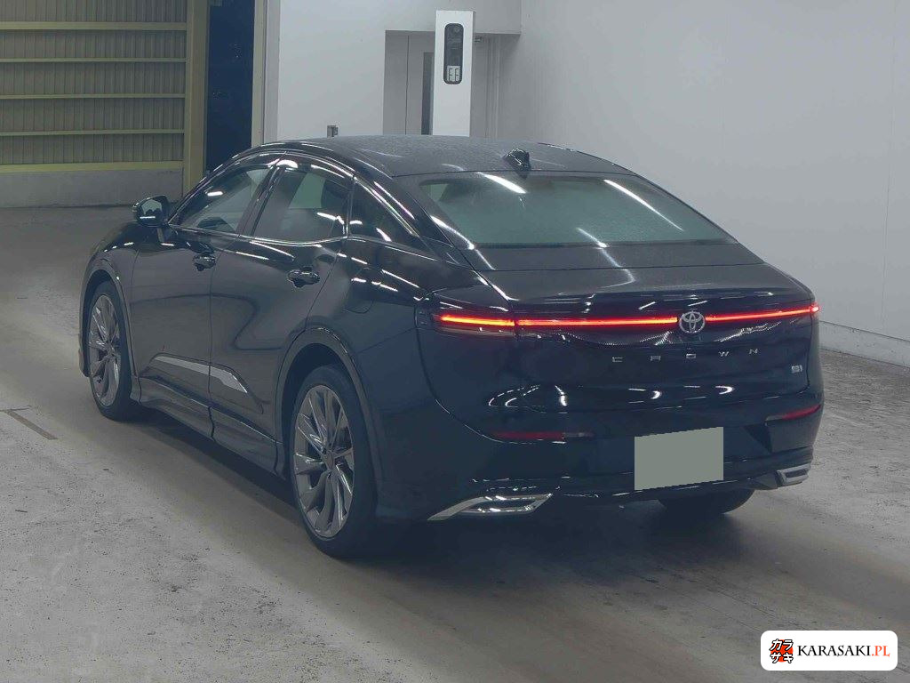 Toyota Crown Crossover 2023 z aukcji japońskiej