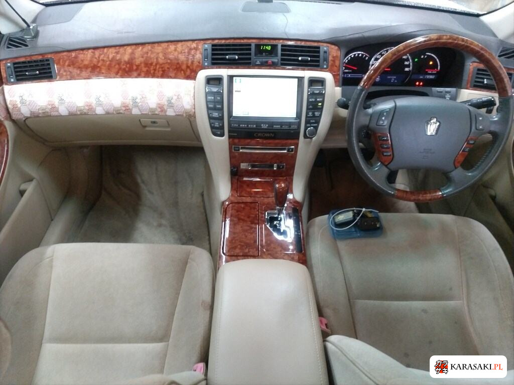 Toyota Crown 2004 z aukcji japońskiej