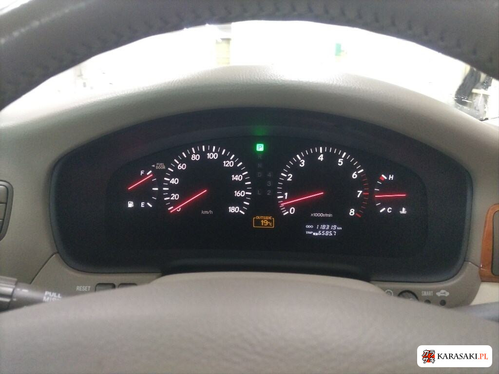 Toyota Celsior 2001 z aukcji japońskiej